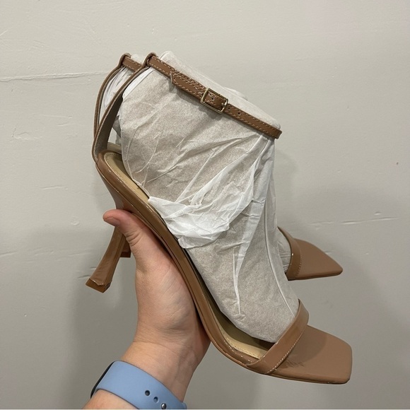 Marc Fisher Jalina Ankle Strap Sandal in Light Natural Size 10 Square Toe - Picture 3 of 8